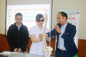 Tập huấn nâng cao kỹ thuật xoa bóp, tẩm quất cổ truyền cho người khiếm thị