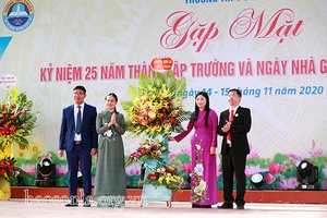 Gặp mặt kỷ niệm 25 năm thành lập Trường THPT Chuyên Sơn La