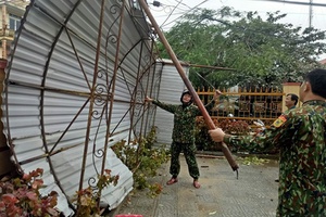 18 người bị thương, 13 tàu chìm do bão số 13