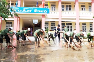 Sát cánh cùng nhân dân vượt qua bão, lũ