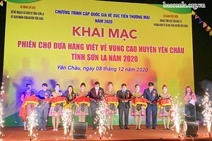 Phiên chợ đưa hàng Việt về vùng cao huyện Yên Châu năm 2020