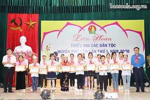 Tiếp thêm động lực giúp học sinh nghèo đến trường