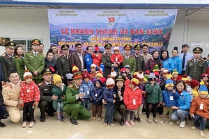 Khánh thành và bàn giao công trình lớp học tại điểm trường bản Co Tòng