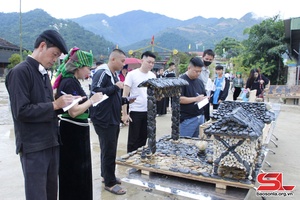 Nét đẹp “Miền quê cổ tích” từ những viên sỏi, đá