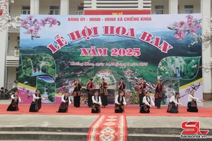 'Lễ hội Hoa ban xã Chiềng Khoa