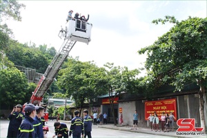 'Đồng loạt tổ chức tuyên truyền, thực hành  PCCC và CNCH