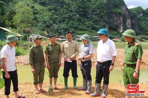 Chủ động ứng phó ngập úng tại bản Phiêng Nghè, phường Chiềng An