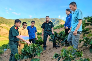 '“Bám dân, bám bản, vì sự phát triển của vùng biên”