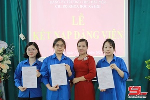 Hung nả ma tà pưng đảng viên tuổi 18