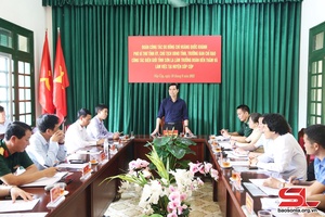 Đồng chí Chủ tịch UBND tỉnh kiểm tra nả vịa quản lý tang đèn mương, đắc mài đèn mương