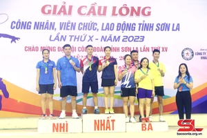 10th badminton championship for Son La public employees, workers
