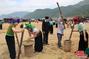 Ngoc Chien green rice flakes must-try specialty of mountainous land
