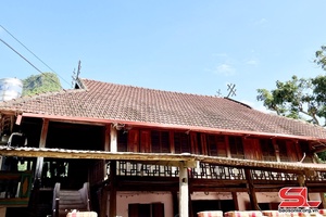 Traditional stilt houses in Hum hamlet