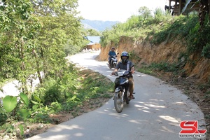 Lês jông hâux lưv saiz car, por hưv har jôngr