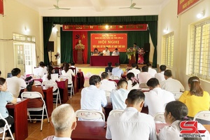 Son La’s National Assembly deputies meet voters in Song Khua commune