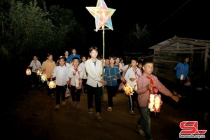 Lanterns light up Son La children's dreams