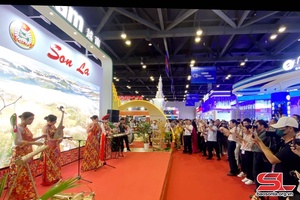 Qar huv ntơưv tỉnh Sơn La hâur Ciaz Trung Quốc - ASEAN jias tiv 20 tâu zos zav sơưr đơưk nhiav yax