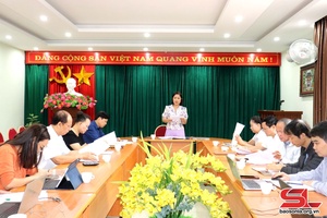 Cơưv Ban Tổ chức Jâus tưr hluôs nênhs, mê nhuôv zâuk hloz ndêv nduô txơưx xav tỉnh jâus tiv 6