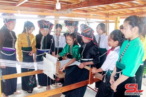 Yen Chau district preserves traditional brocade weaving