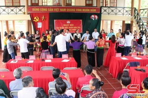 Provincial Party official attends great national unity festival in Quynh Nhai district