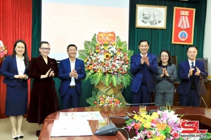 Đồng chí Bí thư Tỉnh ủy muk shuôk thiaz đros Báo Sơn La uô hâux lưv