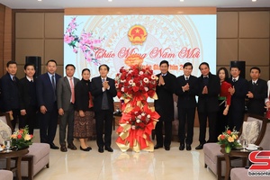 Paz đại biểu kiz siaz tỉnh Hủa Phăn tuôx shuôk, phôngv tsiaz tỉnh Sơn La