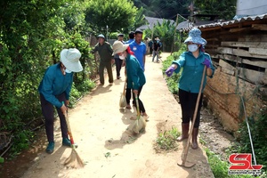 Thuan Chau maintains 236 women's self-managed roads
