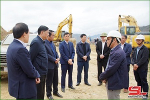 Provincial leaders inspect road construction   