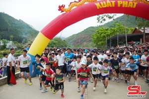 Pua nua Giải len Marathon – Mương Tấc huyện Phù Yên tưa cốc khoẹ