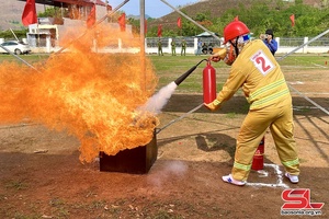 'Muong La organises competition on firefighting, rescue skills