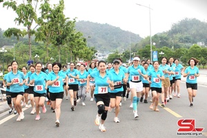 'Running tournament celebrates workers' month, month promoting universal social insurance