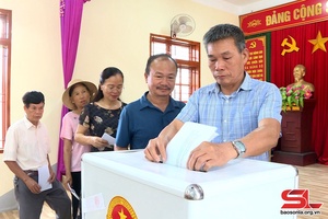 'Cài 80 păn cử tri khòng huyện Mộc Châu chôm hặp phốc phiếu ma Đề án tẳng tánh thị xã Mộc Châu