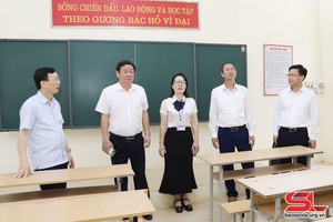 Đồng chí Trưởng ban Tổ chức Tỉnh ủy kiểm tra vịa khặn khang hảư Ky thì tốt nghiệp THPT nẳng huyện Mương La