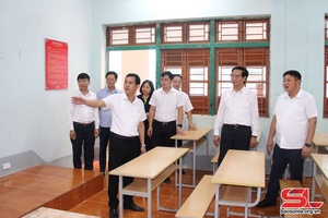 Đồng chí Phó Bí thư Thường trực Tỉnh ủy kiểm tra nả vịa khặn khang khày ók Kỳ thi tốt nghiệp THPT nẳng huyện Quỳnh Nhai