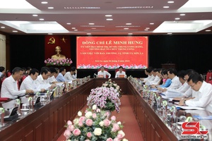 Đồng chí Trưởng ban Tổ chức Trung ương dệt vịa cắp Ban Thường vụ Tỉnh ủy Sơn La