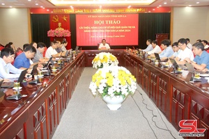Pàng họp xồ xảm, nho xùng lang đì quản trị cánh hành chính công tỉnh Sơn La pì 2024