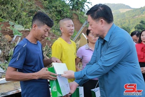 'Đồng chí Trưởng ban Tuyên giáo Trung ương kiểm tra nả vịa kẻ cặm siệt hại lằng phồn nong nẳng huyện Mộc Châu