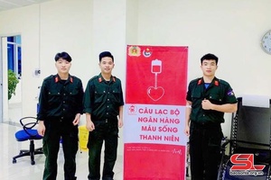 Chiến sĩ Cảnh sát cơ động Công an Sơn La côngv tso nyar chơưv nênhs