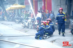 Tsa tơưv “Paz nênhs côngv phax, tar, tuô hluôr tơưk cuz”