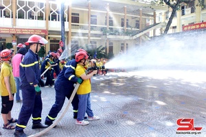 Mự hội chiên páo, chấp năm vịa cặm phong phay mảy cánh cứu choi chọ nạn hảư dân mương, học sinh