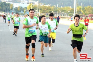 Yax 700 vận động viên côngv Jias tưr đhia Sơn La Marathon Elite Hill