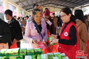 'Charity Tet market held in Muoi Noi commune