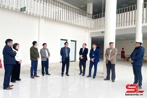 Đồng chí Phó Chủ tịch UBND tỉnh kiểm tra san dự án nẳng Vân Hồ