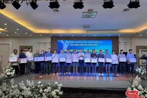 'Njiz njêx muôs Paz đại biểu tâu pêx xênhv njênhs lês tâu jông hâux lưv thax tsav thị xã Mộc Châu