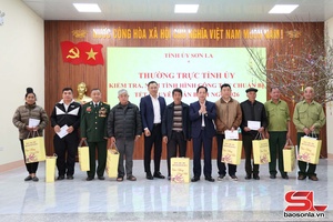 'Đồng chí Bí thư Tỉnh uỷ sáo hụ cánh dàm, nhôm xỏng chương, chôm Chiềng pưng địa phương, đơn vị