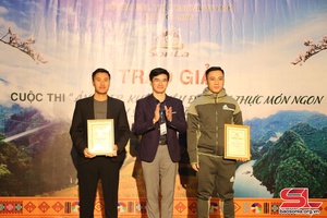 Trao giải cuộc thi “Ảnh đẹp, khăn Piêu đẹp, ẩm thực món ngon tỉnh Sơn La” năm 2022