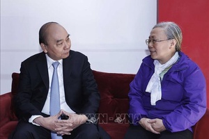 Chủ tịch nước Nguyễn Xuân Phúc thăm hỏi, chúc mừng năm mới gia đình các cố Chủ tịch nước