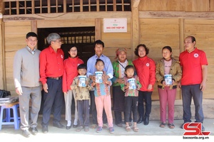 Hội Chữ thập đỏ tỉnh bàn giao nhà cho hộ nghèo
