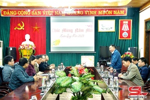 Huyện Sông Mã thăm, chúc tết Báo Sơn La