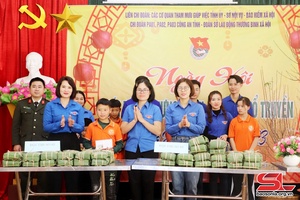 Gói bánh chưng xanh - Vui tết cổ truyền 